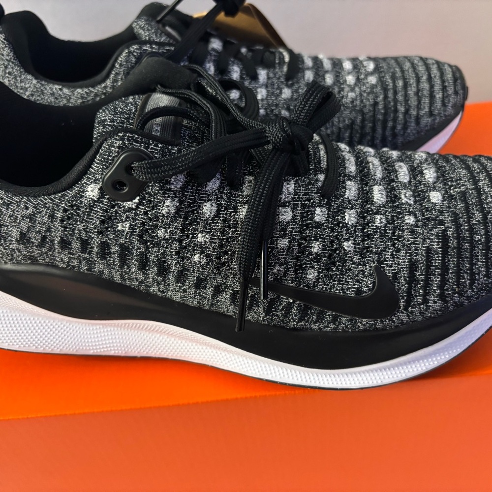 Nike Reactx Infinity Run 4 women’s size 8 New in box!